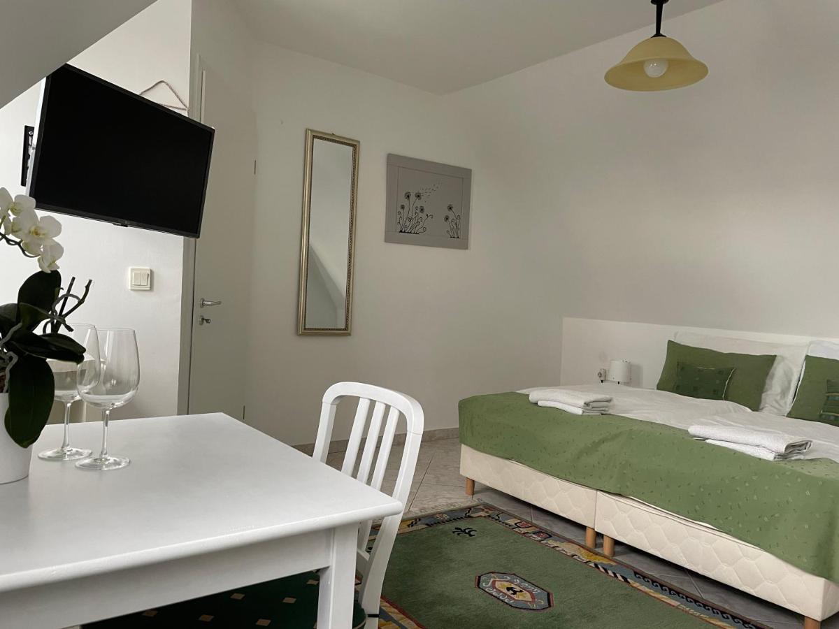 Szentesi Panzio Bed & Breakfast Fertorakos Exterior photo