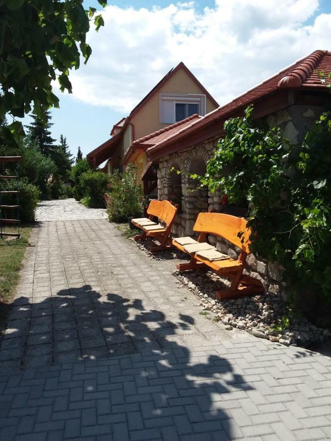 Szentesi Panzio Bed & Breakfast Fertorakos Exterior photo
